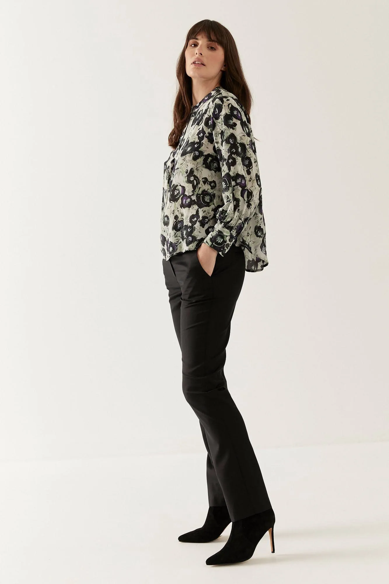 Elizabeth Trouser in Black Tropical Weight Wool