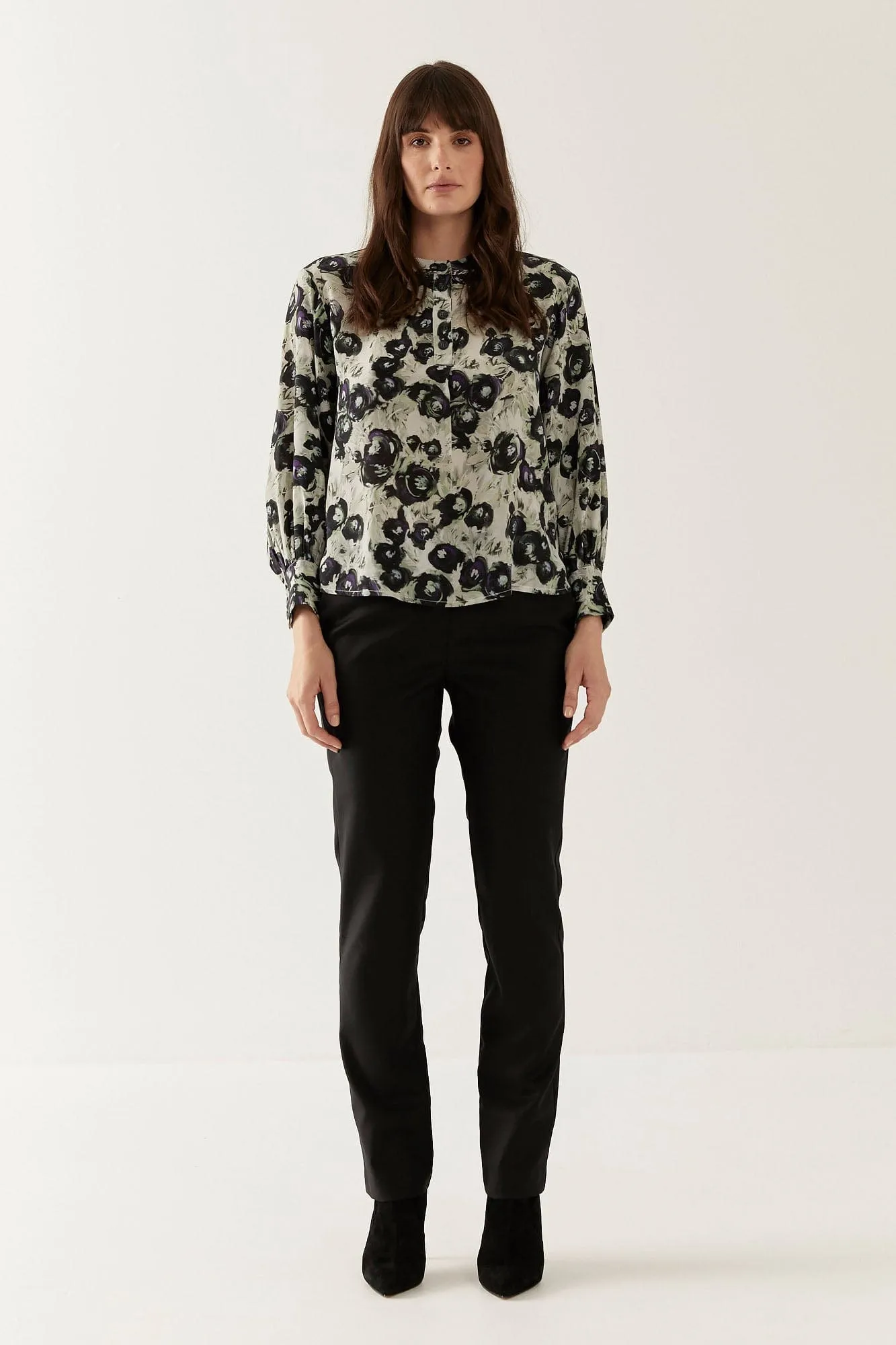 Elizabeth Trouser in Black Tropical Weight Wool